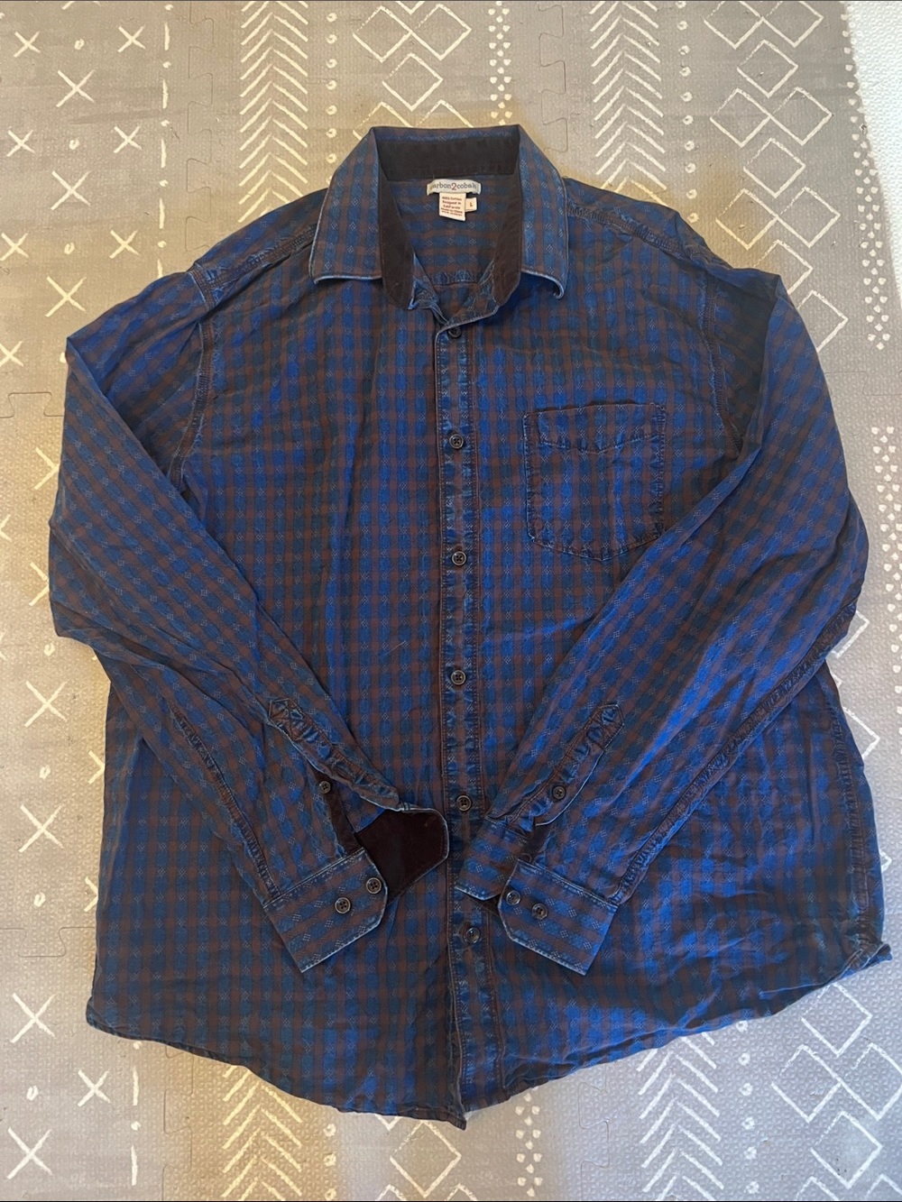 Men’s Carbon2Cobalt blue patterned button down shirt